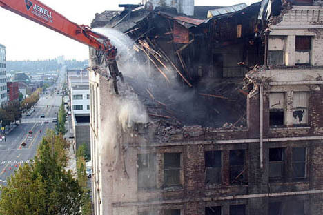 Workers began to demolish the 119-year-old Luzon Building Saturday morning. (PHOTO BY KEVIN FREITAS)