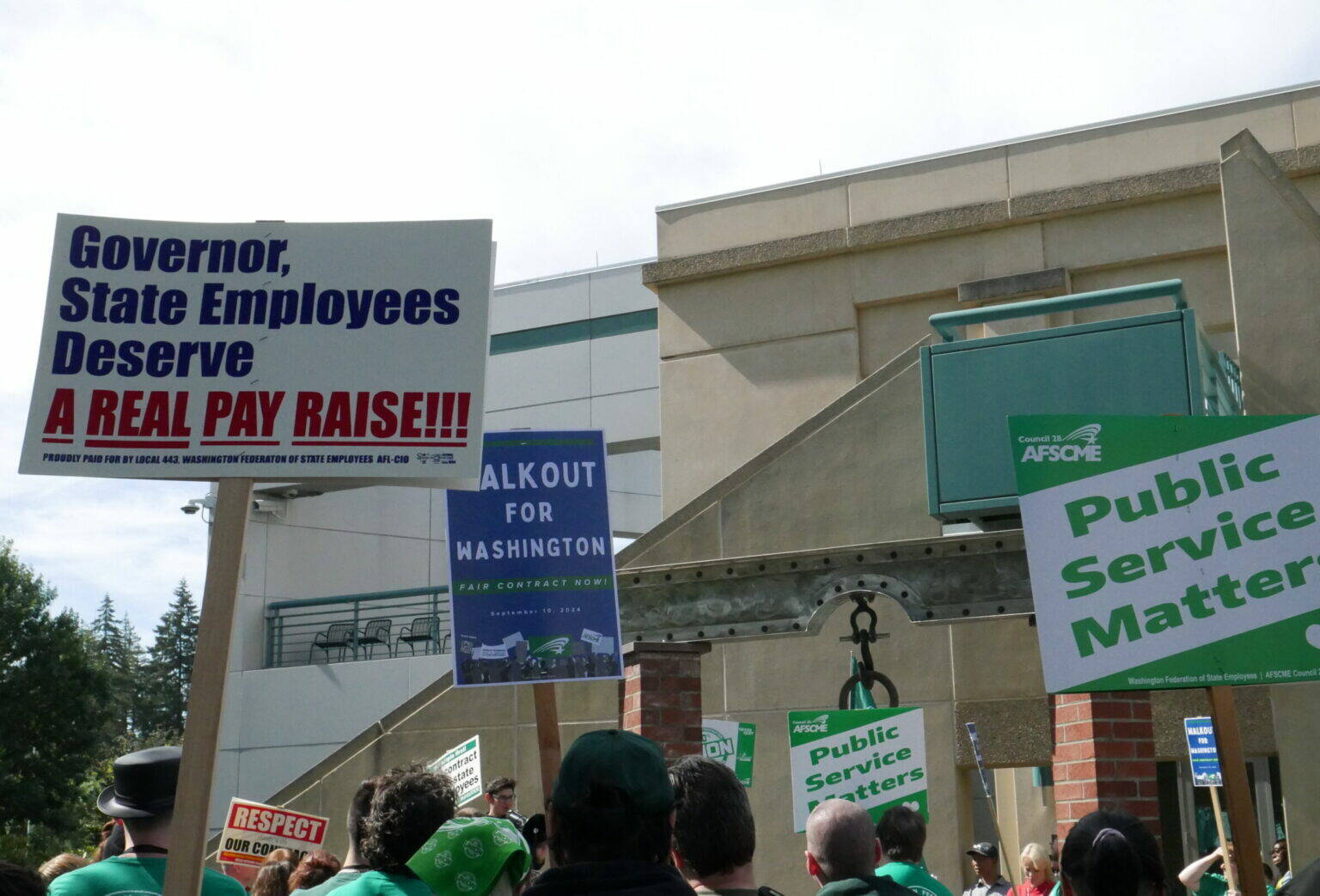 Laurel Demkovich/Washington State Standard
State employees gathered outside the Labor and Industries Building in Tumwater Sept. 10 as part of a statewide walkout to demand fair wages and safe staffing levels.