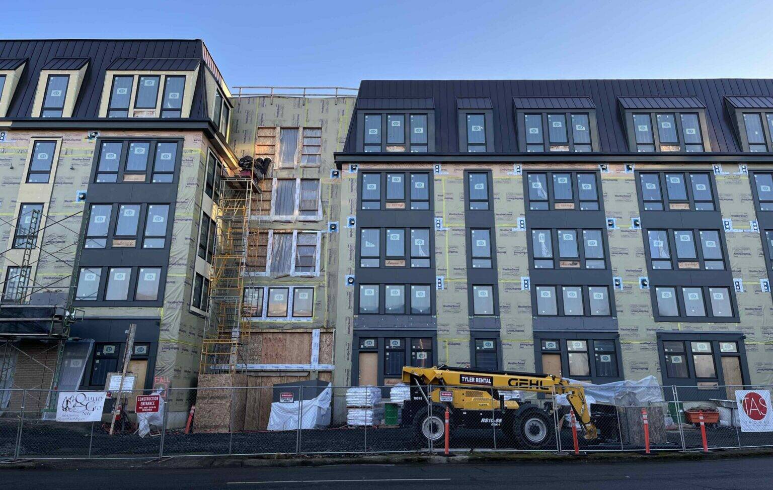 An apartment building construction site in Olympia, Washington in January 2025. (Photo by Bill Lucia/Washington State Standard)